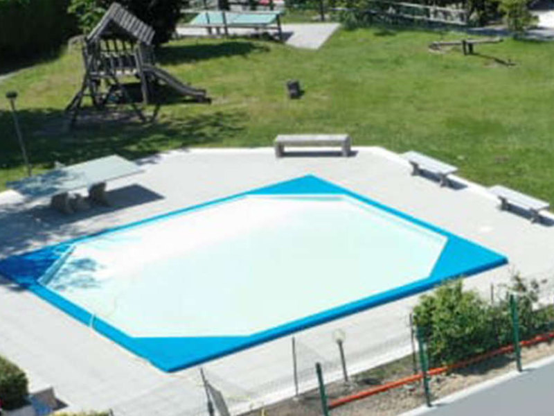 Früher gab es für die Kinder ein Trampolin Trampolin