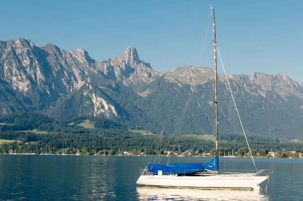Segelyacht auf einem See